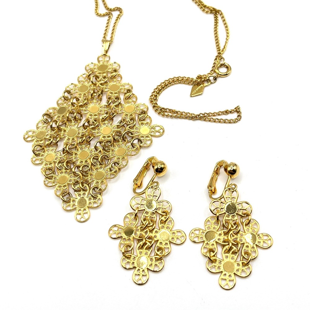 Sarah Coventry Gold Tone Chainmail‎ Diamond Shape Necklace & Clip-On Earrings